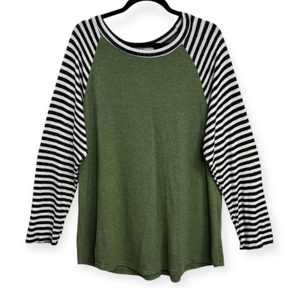 1.4.3. Story by Line Up Women’s Olive and Striped Raglan Top Size 1XL *285